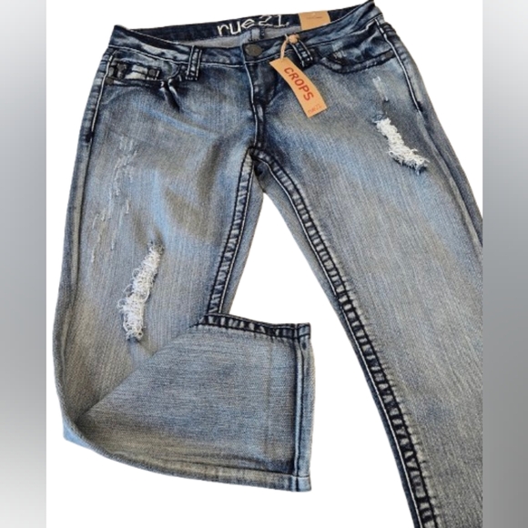 Rue21 Denim - NWT Rue21 Cropped Distressed Jeans